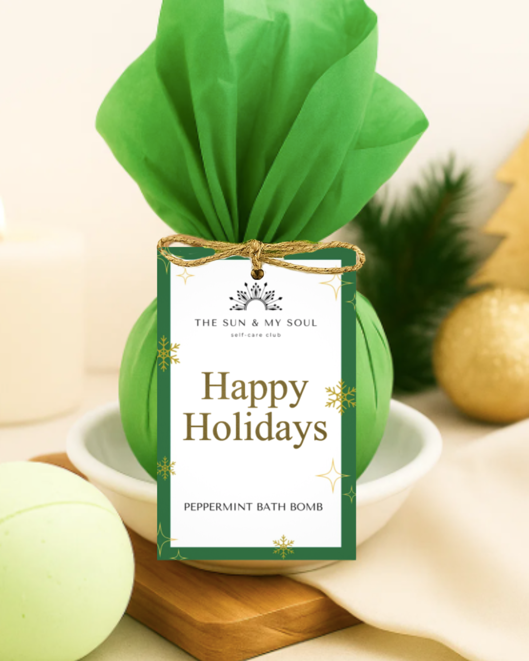 Happy Holidays Christmas Bath Bomb – Peppermint Scented (Large 180g)