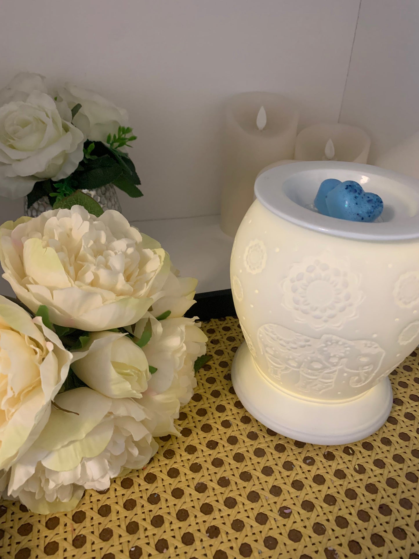 Elephant White Ceramic Electric Oil Burner & Wax Melt Warmer - Tiodhlac Studio